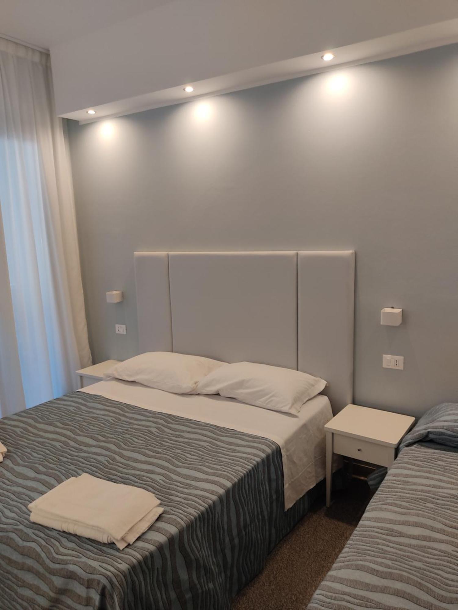 Hotel Caravel Park Rimini Extérieur photo