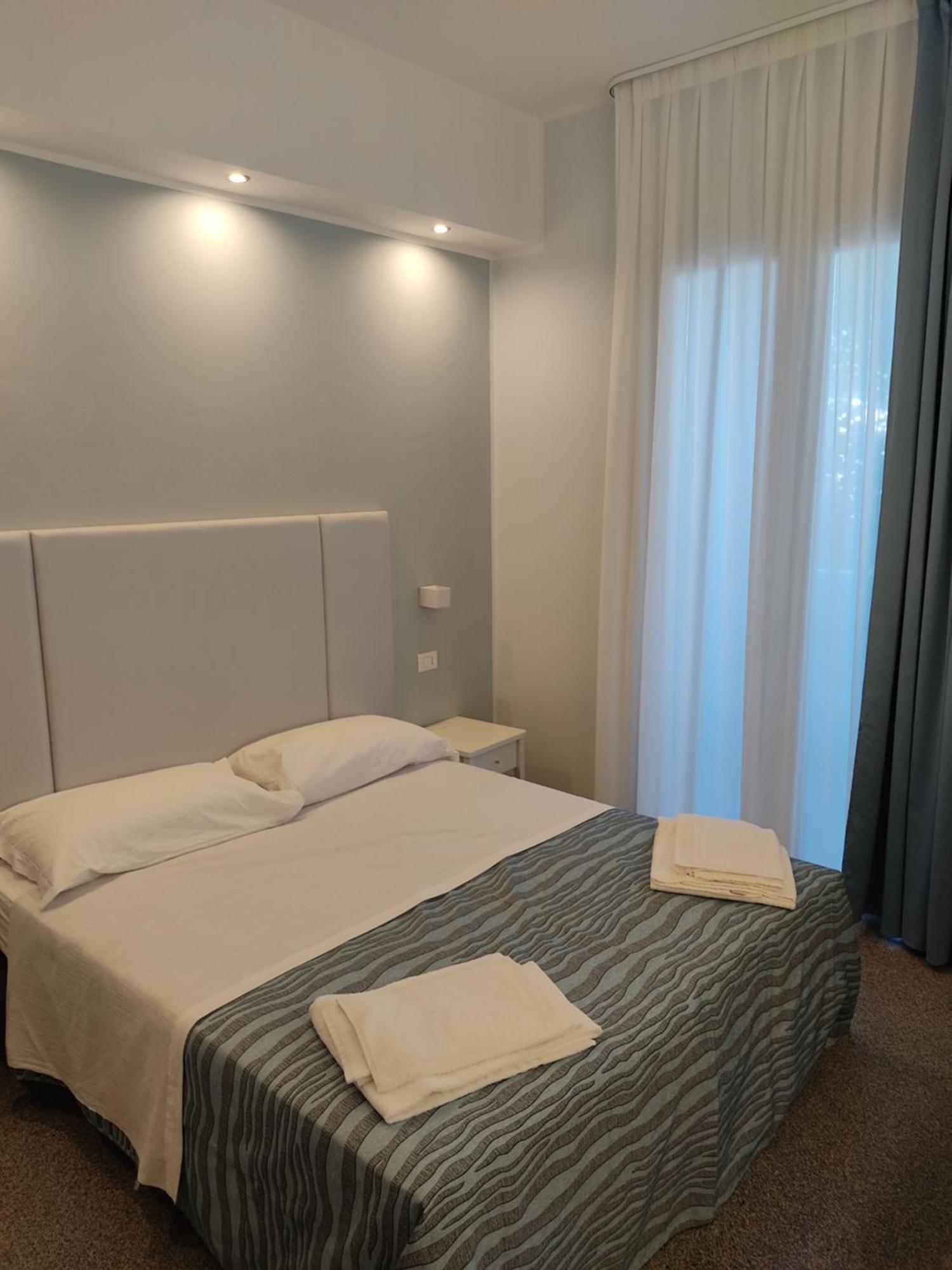 Hotel Caravel Park Rimini Extérieur photo