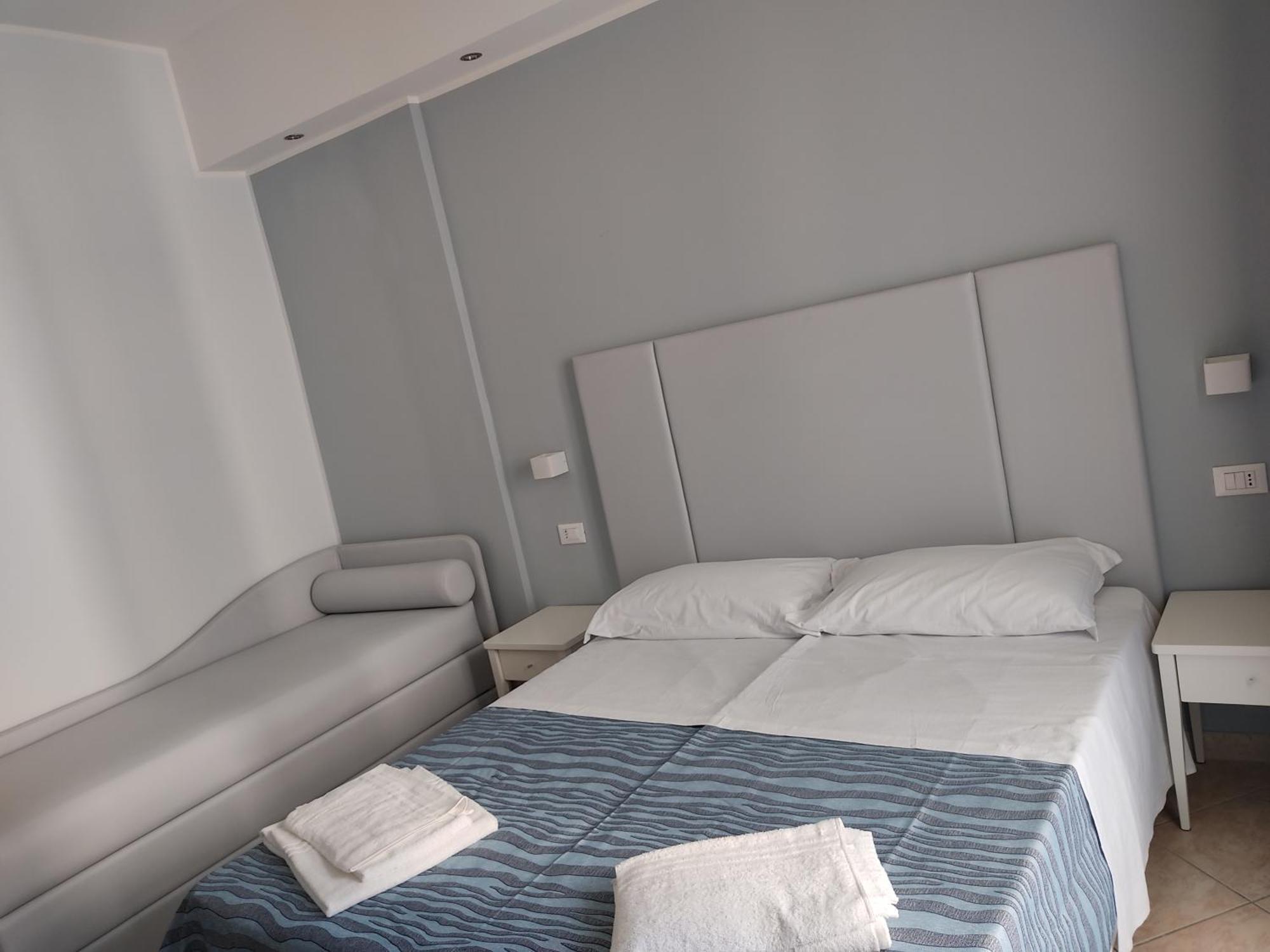 Hotel Caravel Park Rimini Extérieur photo